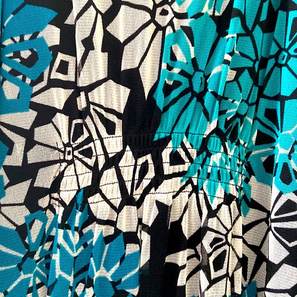 Ladies Ruffled Shirt. - Picture 4 of 4